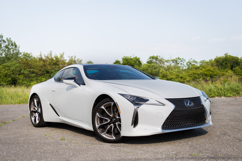 Illustration for article titled The 2018 Lexus LC 500 Is A V8 Spaceship That Doesn't Care About Today's Car Trends